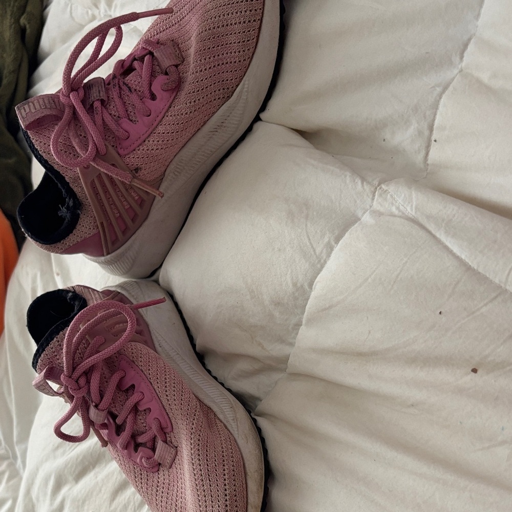 Size 4 in children puma pink shoes.